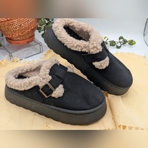 Women’s Black Platform Slippers Faux Fur Lined Cozy Buckle Slip On Size 9 New
